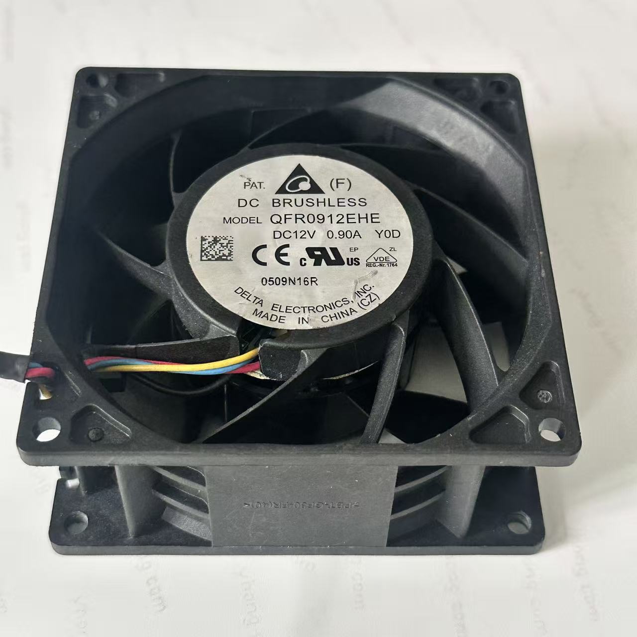 Delta Electronics QFR0912EHE DC 12V 0.90A 90x90x38mm 4 線式冷却ファン