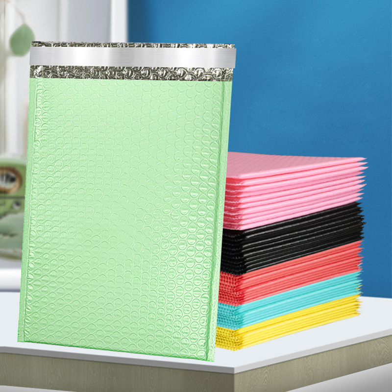 50枚入り 24x28cm バブルバッグ 青/緑 プラスチック製 バブル封筒 耐衝撃性 パッド入り封筒 大型配送バッグ 速達便