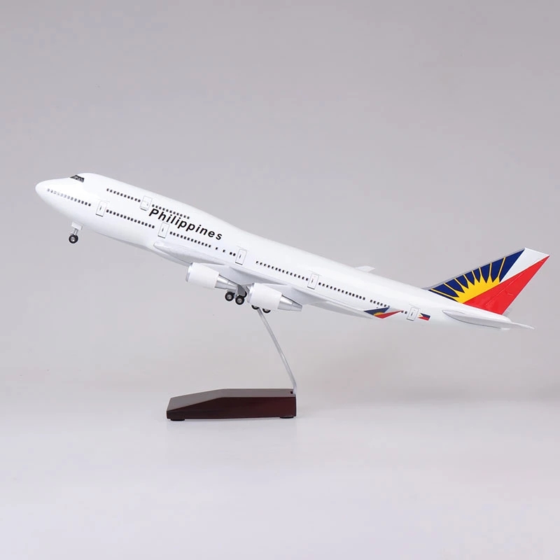 1/150 スケール B747 飛行機モデルフィリピン航空 47 センチメートルダイキャスト樹脂飛行機 LED ライトとホイール装飾ギフト用