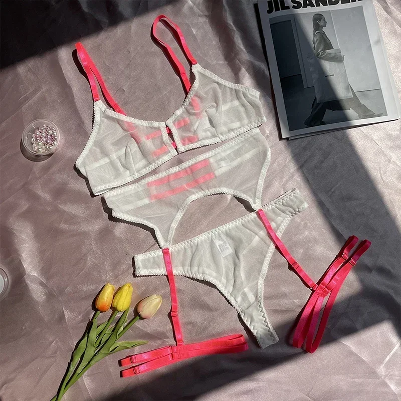 セクシーな女性の下着セット透明スリーピースブラジャーと下着セットガーターベルトエキゾチックメッシュメッシュ下着パジャマセットok