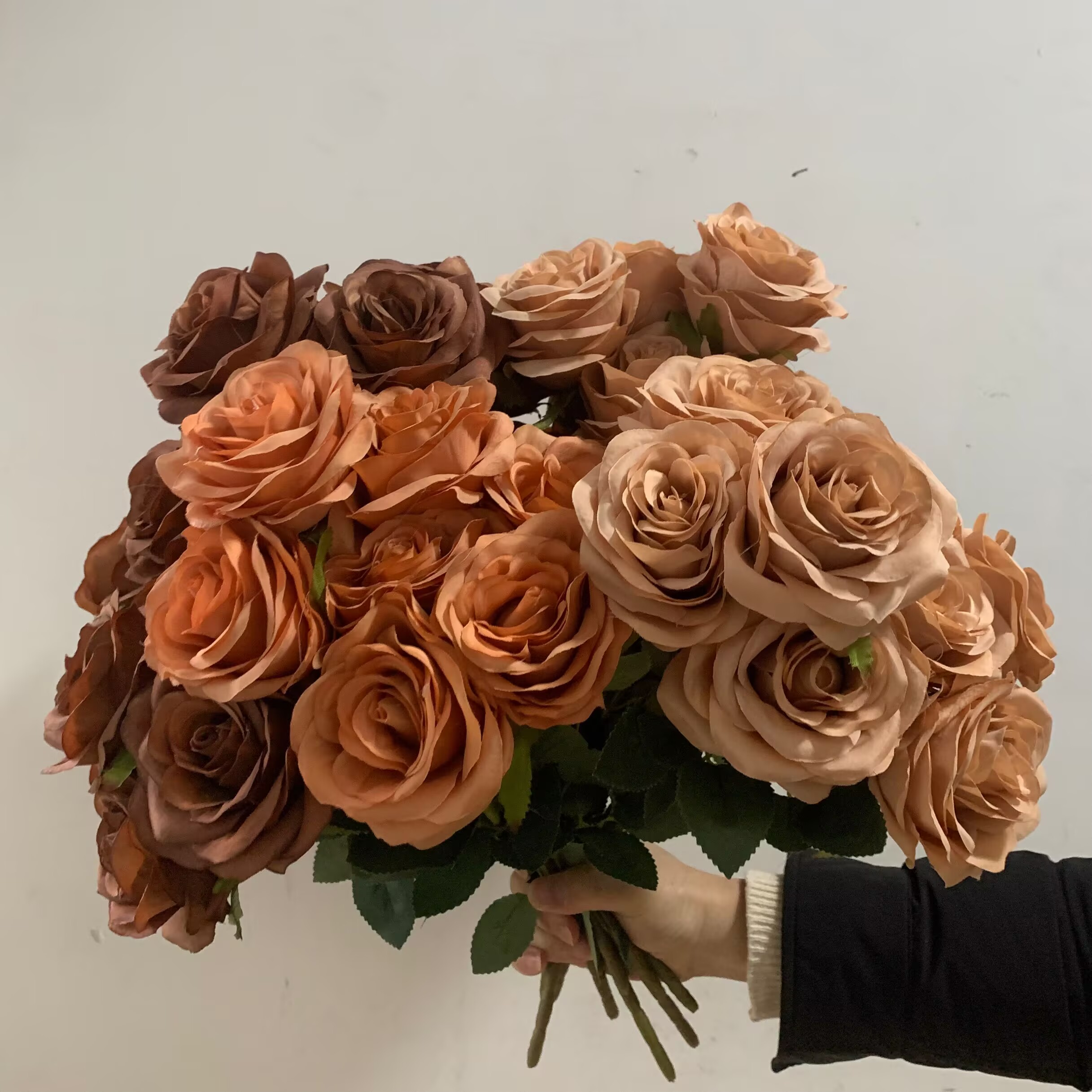9 ヘッドバラの花束造花ブラウンコーヒーローズフェイクローズホームデコレーションウェディング