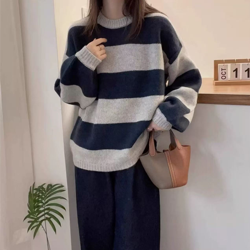 シンプルなストライプのラウンドネックカシミアニットセーター女性ルーズ長袖トップ多目的秋冬ウールベースセーター