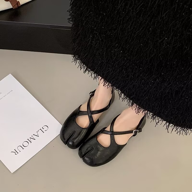 女性分割足袋つま先フラットクロスストラップメアリージェーンズヴィンテージソフトレザーバレエシューズカジュアルローヒール分割つま先ウォーキングフラット