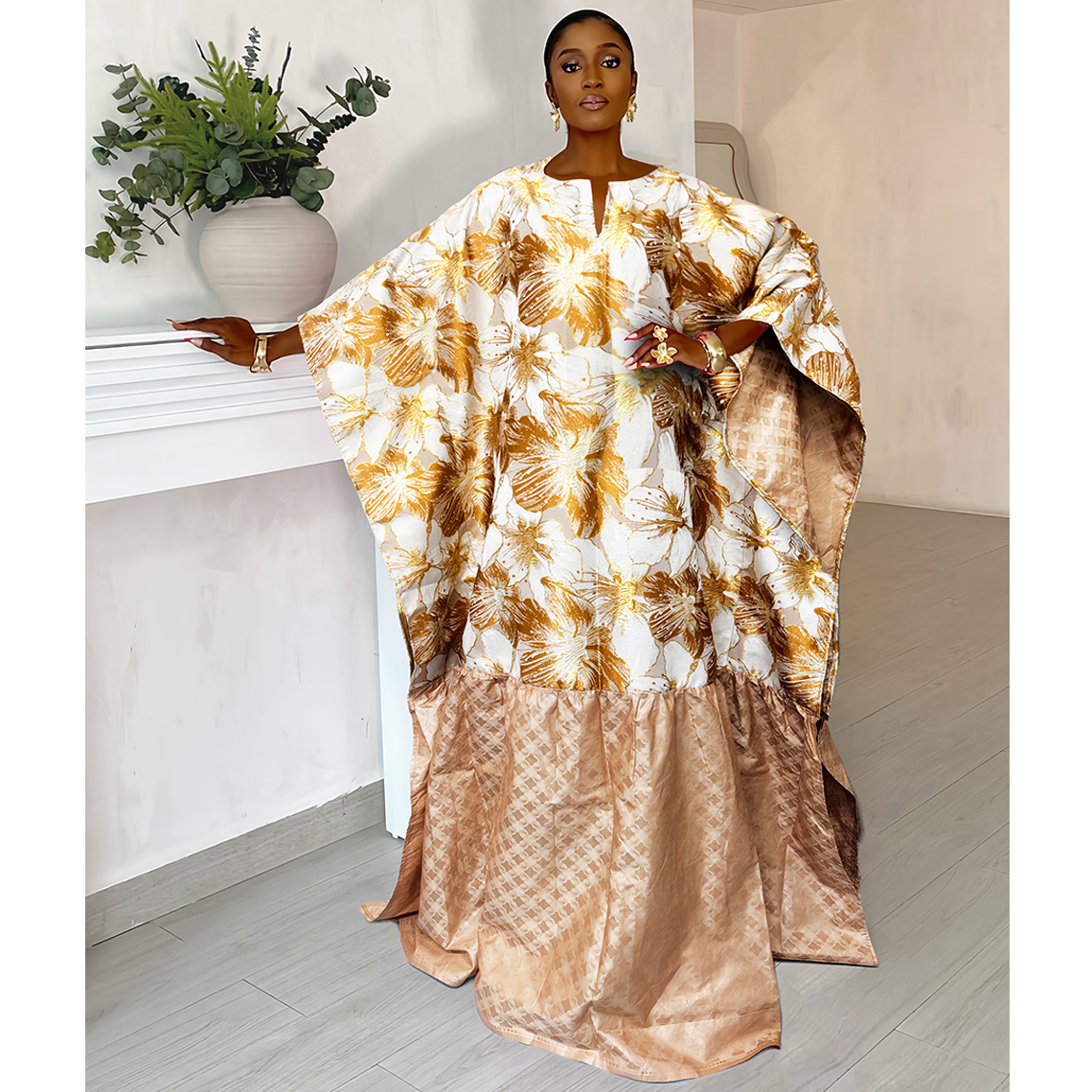 ゴールドラインアフリカ女性ブロケード Boubou ドレスパーティー Dashiki 刺繍バザンリッシュ装飾ナイジェリアの花嫁のウェディングローブ