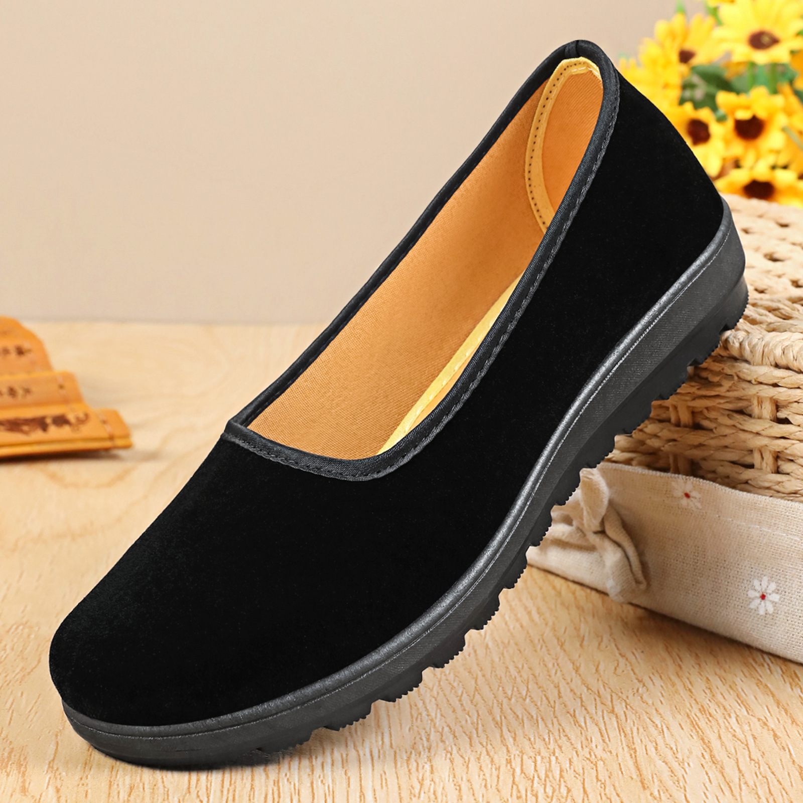 2026 Women's Soft Bottom Anti-Slip Spring Summer Breathable Comfortable Beijing Cloth Shoes Formal Casual PVC Outsole Round Toe