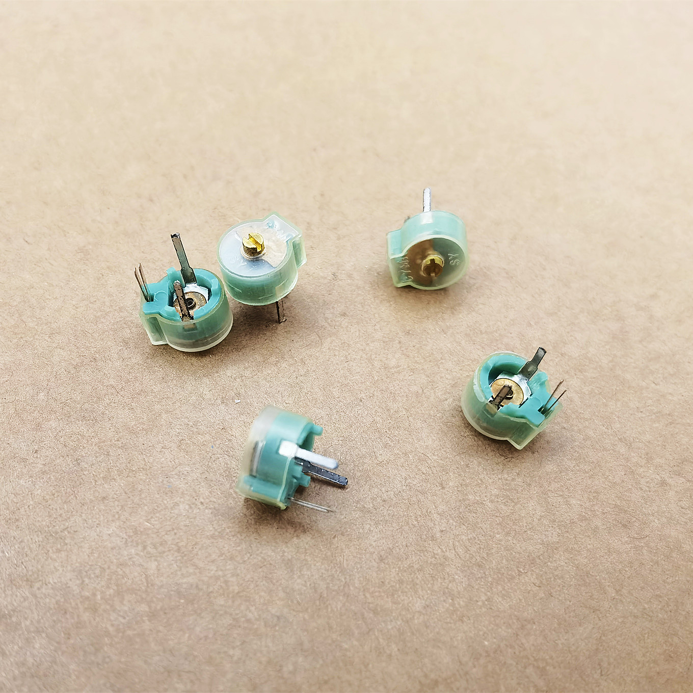 オリジナル CYM1 薄膜微調整コンデンサ可変コンデンサ 4 〜 27pf 8 ミリメートル調整可能なコンデンサフィルム誘電体コンデンサインダクタ