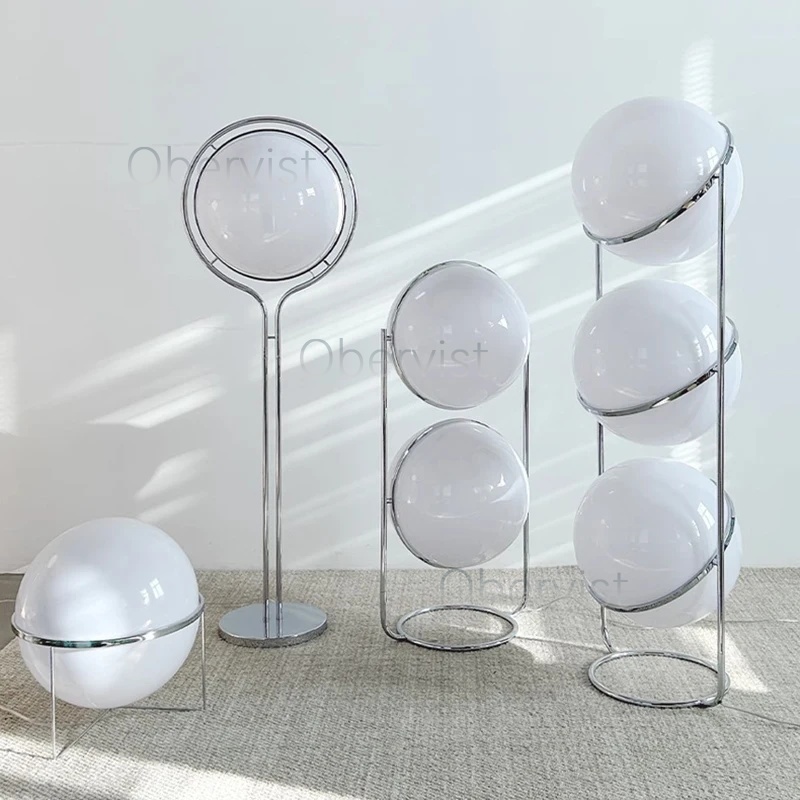 モダンなミニマリスト LED フロアランプクロームメタルホワイトアクリルボールスタイルリビングルームのソファ家の装飾の雰囲気