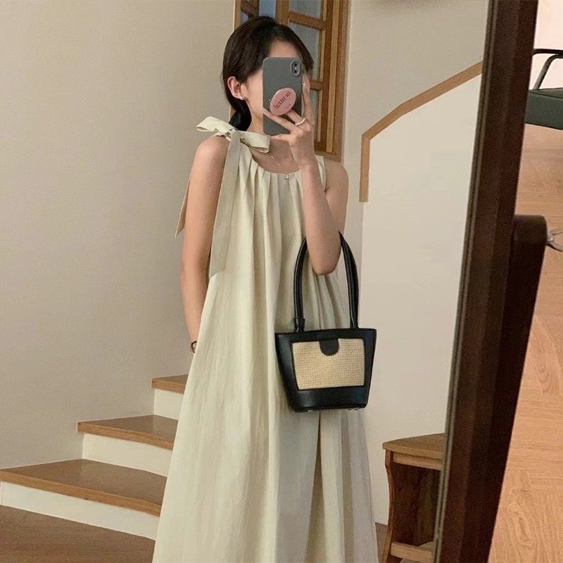 女性のためのノースリーブホルターネックドレス2023新しい夏のフレンチスタイルのベストビーチドレス海辺の休暇のためのロングドレス