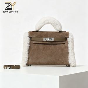 Zeyu 手作り キャメル色のスエードとホワイトのシープスキン カジュアルハンドバッグ・ショルダーバッグ レディース モダンでラグジュアリーな防水ウィンターハンドバッグ ODM