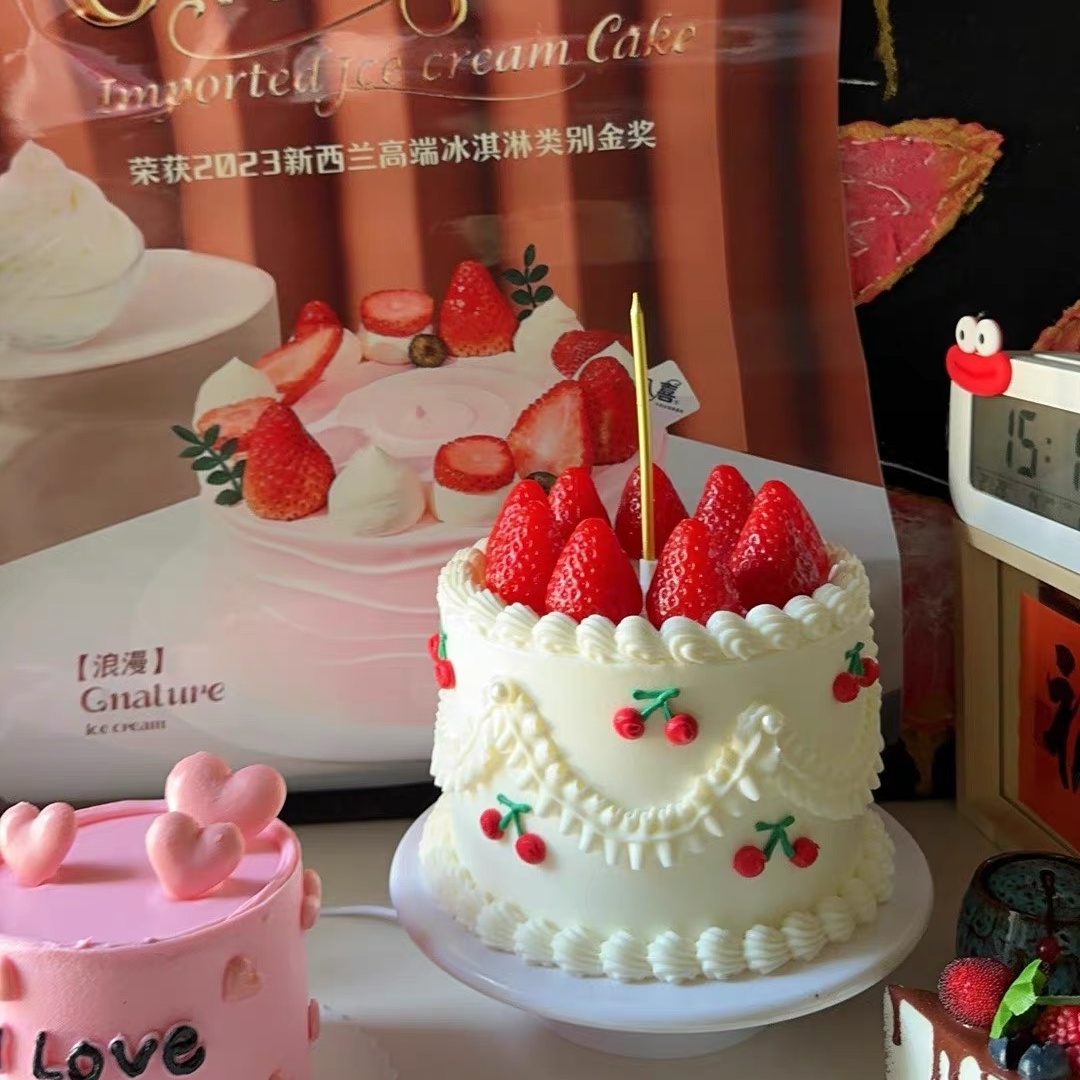 ヴィンテージバタークリームパイピング付き偽プラスチックケーキモデル – 写真撮影、店舗ウィンドウのディスプレイ、テーブル用のシミュレーションデザート小道具