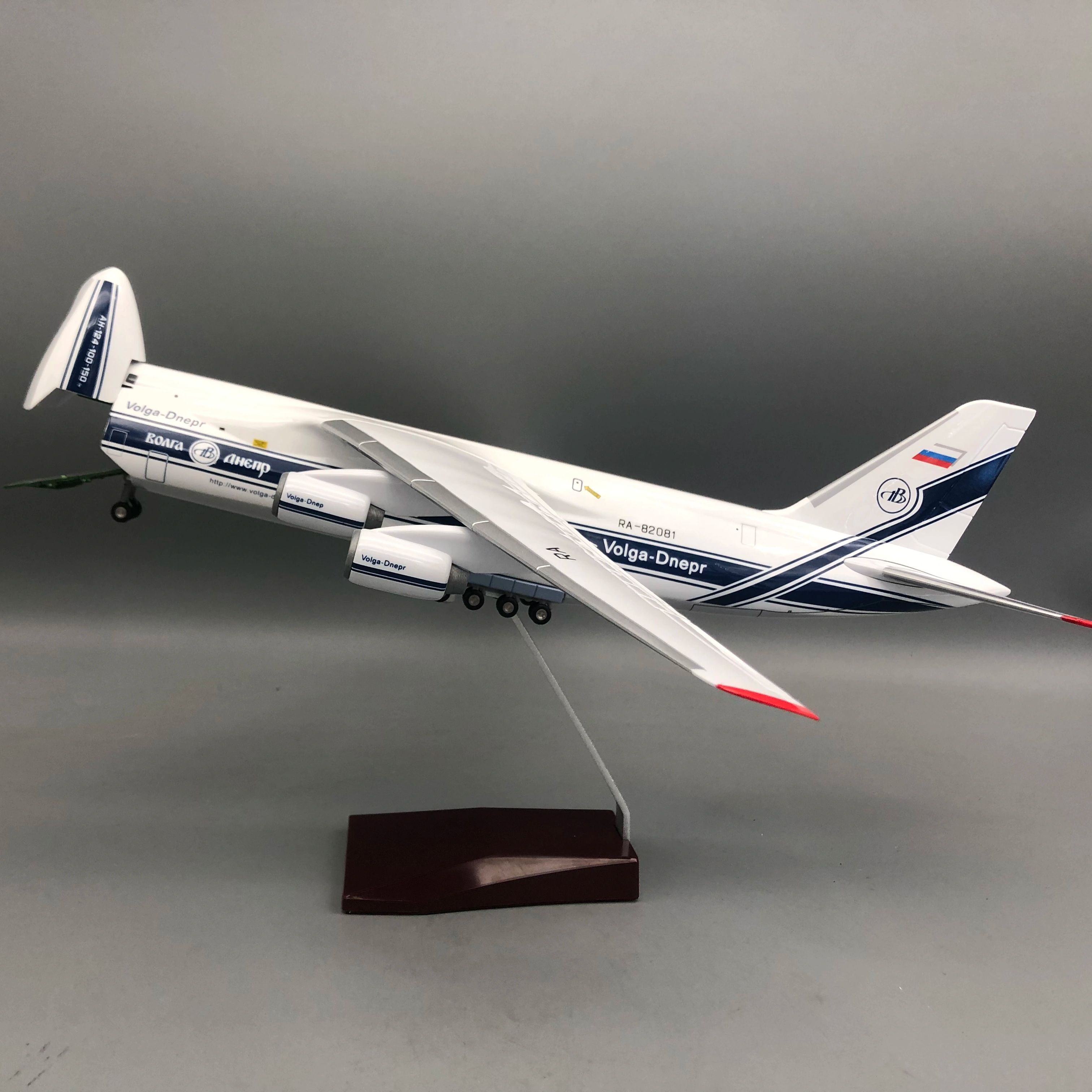 42 センチメートル 1/165 スケール飛行機ヴォルガ An-124 輸送航空機樹脂ダイキャスト飛行機模型玩具ギフト航空コレクション装​​飾用