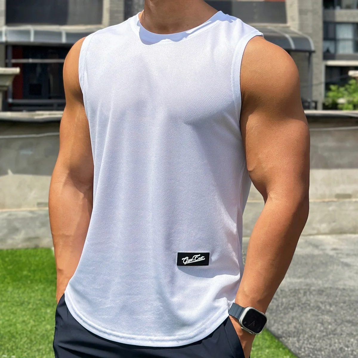 メンズジムタンクトップ男性フィットネスノースリーブシャツ男性メッシュ通気性フィットネススポーツベストアンダーシャツジムランニングベスト男性