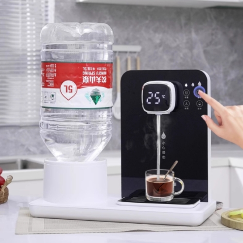 インスタントウォーターディスペンサー家庭用デスクトップボトル入り水飲料機 2025 新しい小型直接飲料機