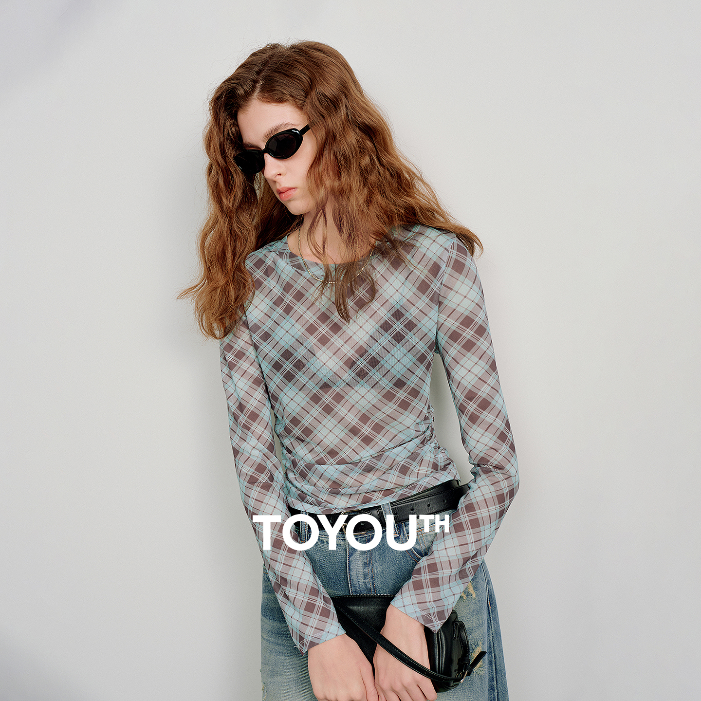 TOYOOUTH 女性メッシュプリントシアー Tシャツ 2026 春の新トレンディなニッチウエスト絞りアメリカ Y2K クロップトップス