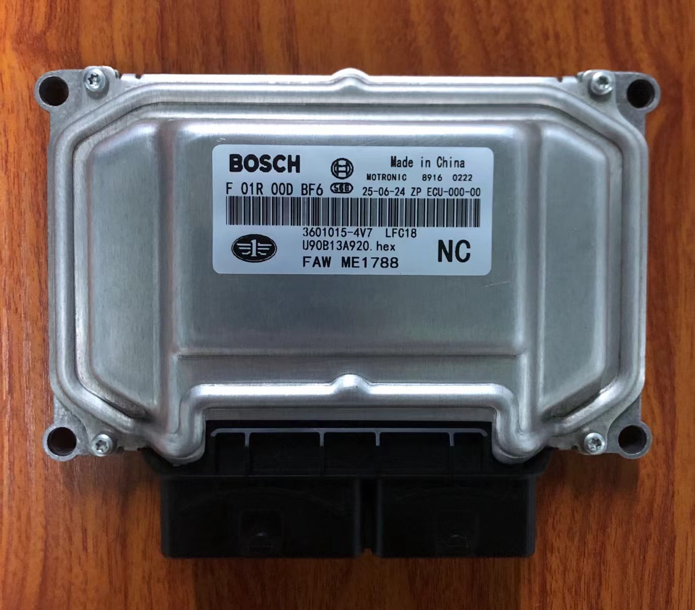 F01R00DBF6 新しい ECU オリジナル車のエンジンコンピュータボード電子制御ユニット 3601015-4V7