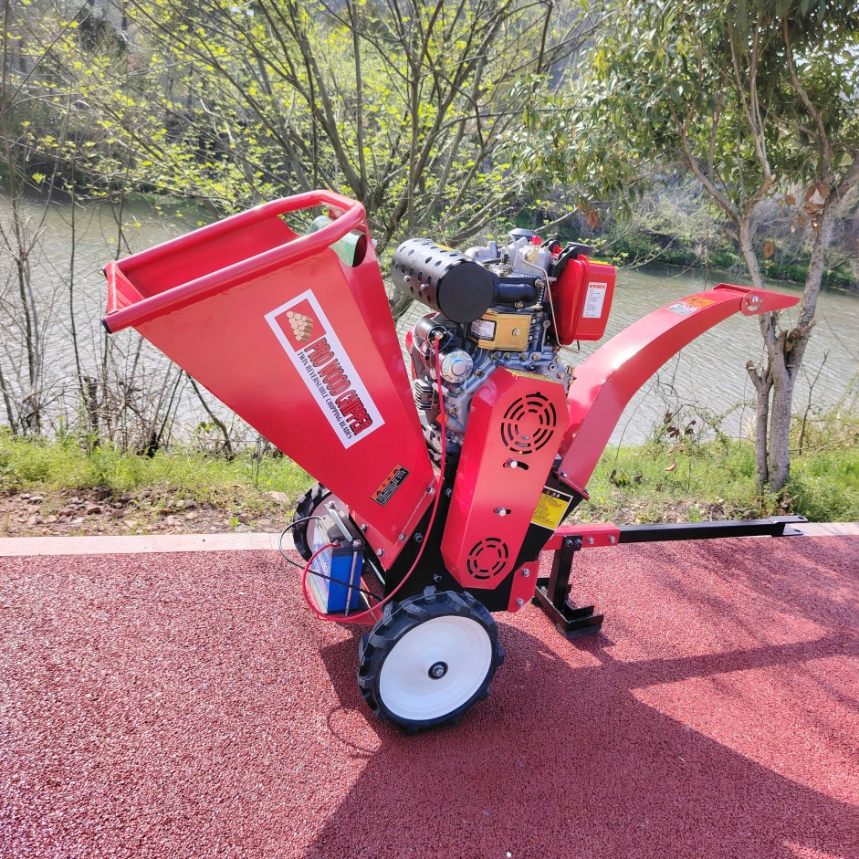 カスタマイズされた 15HP 多機能ウッドチッパーシュレッダー、緑地のメンテナンスに最適な庭木シュレッダー