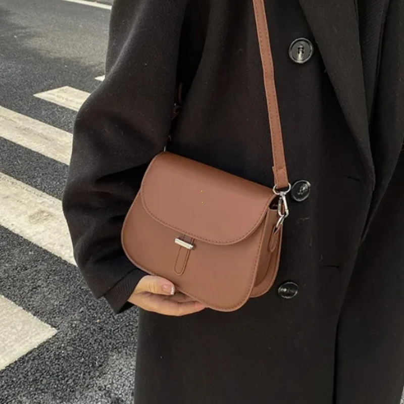 ファッション女性クロスボディサドルバッグ Pu レザー小さなハンドバッグ財布レトロ半円デザイナーメッセンジャーバッグ女性クラッチトート