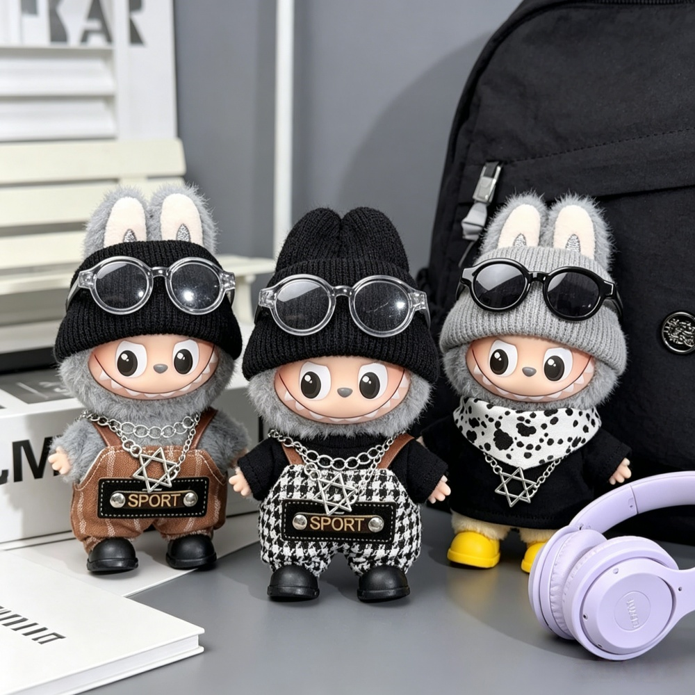 ストリートヒップホップ人形服 4.0 ミニ Labubu ぬいぐるみ衣装サスペンダーパンツニットビーニー帽子六芒星チェーン付き