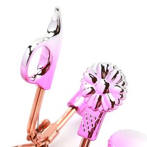Mytingbeautyは、つけまつげをカールさせるためのビューラーなど、カスタムブランドのアイメイクツールを卸売価格で提供しています。