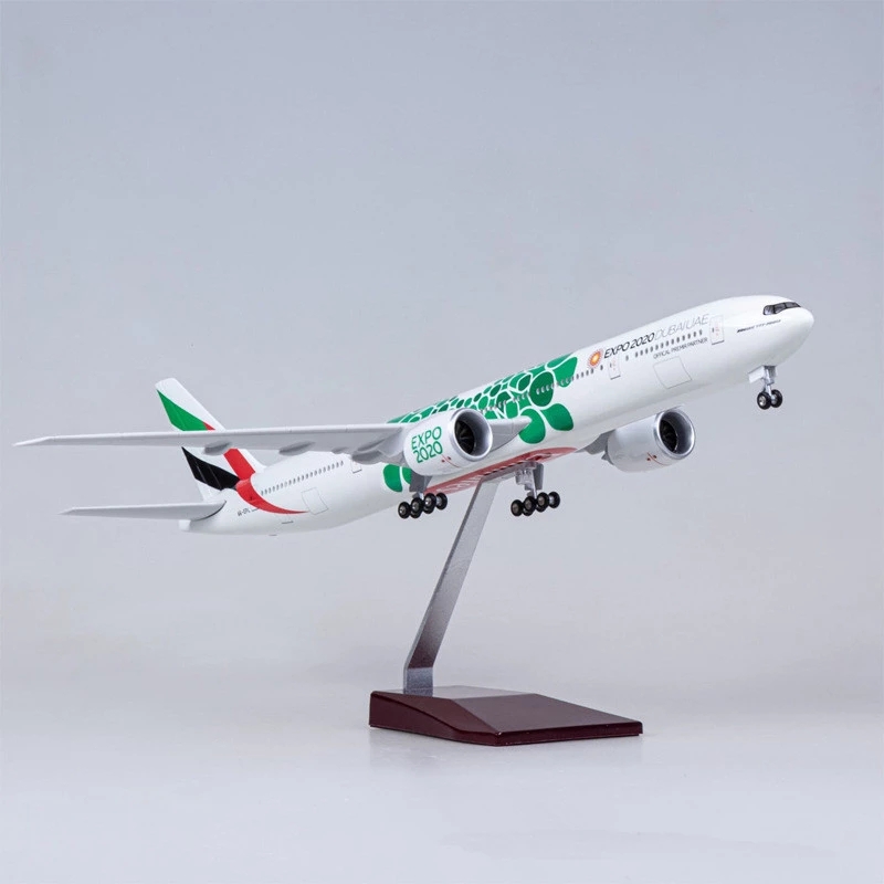 1:157 スケール 47 センチメートル航空機 B777 2020 エミレーツ博覧会モデルライトとホイールダイキャスト樹脂飛行機コレクションディスプレイギフト