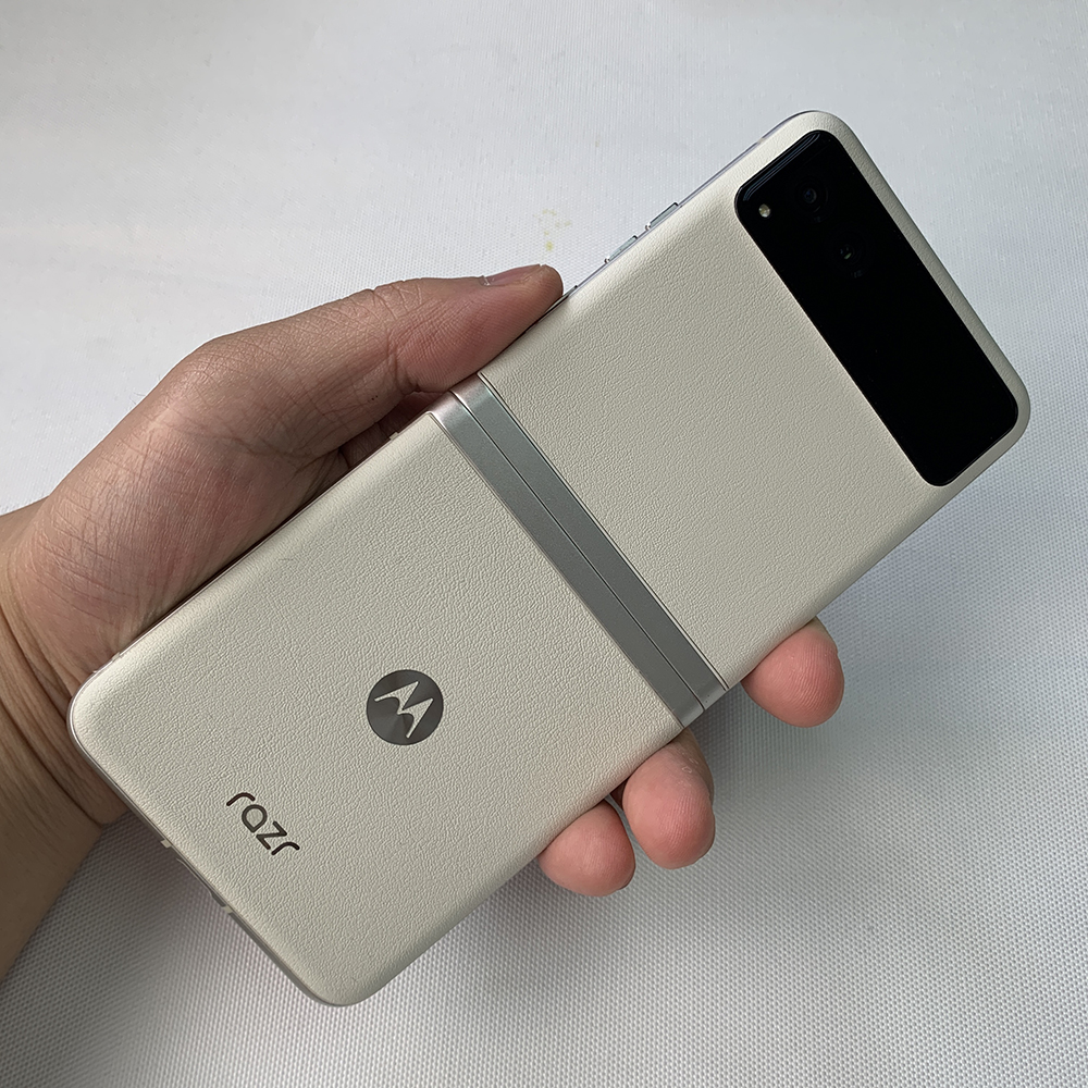 オリジナル中古 Motorola Moto Razr 40 XT2323 5G スマートフォン NFC 8GB 128GB LTPO AMOLED 6.9 ''指紋 Snapdragon7Gen1 携帯電話
