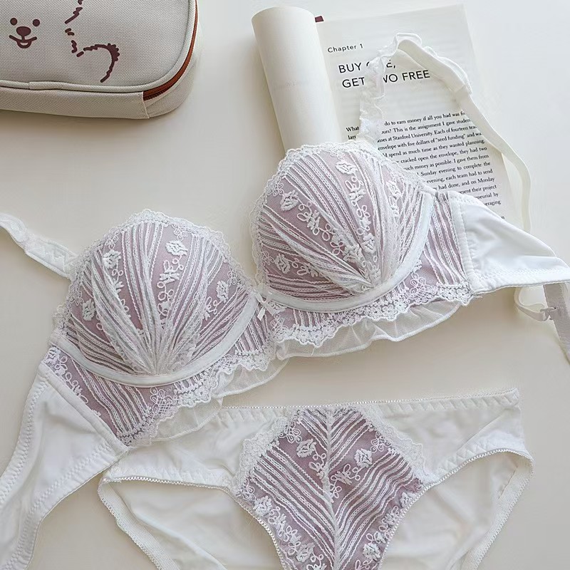 甘いレースプッシュアップランジェリー貧乳ギャザーたるみ防止スチールリングブラジャーセット