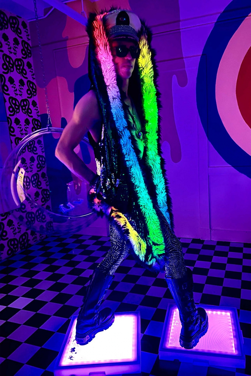 新しいメンズ LED スパンコールフェイクファーパッチワークコートマルチシーン人格快適なフェイクファーコートステージパフォーマンスダンス衣装