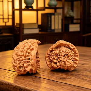 一对奢华的中国文玩核桃木手工制作“官帽蛇头”收藏品