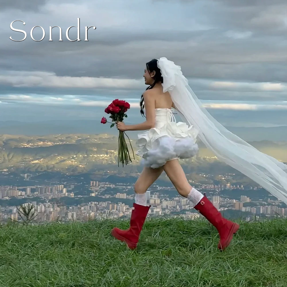 Sondr カスタマイズされた 2026 新しいミニウェディングパーティードレスストラップレスティアードシックなブライダルイブニングウエディングドレスショート素敵な写真撮影ガウン