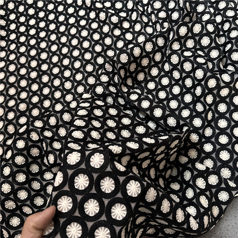 黒と白のエンボス加工ジャカード刺繍レース、質感のある水溶性軽量デザイナー生地、サマードレス、イブニングドレス