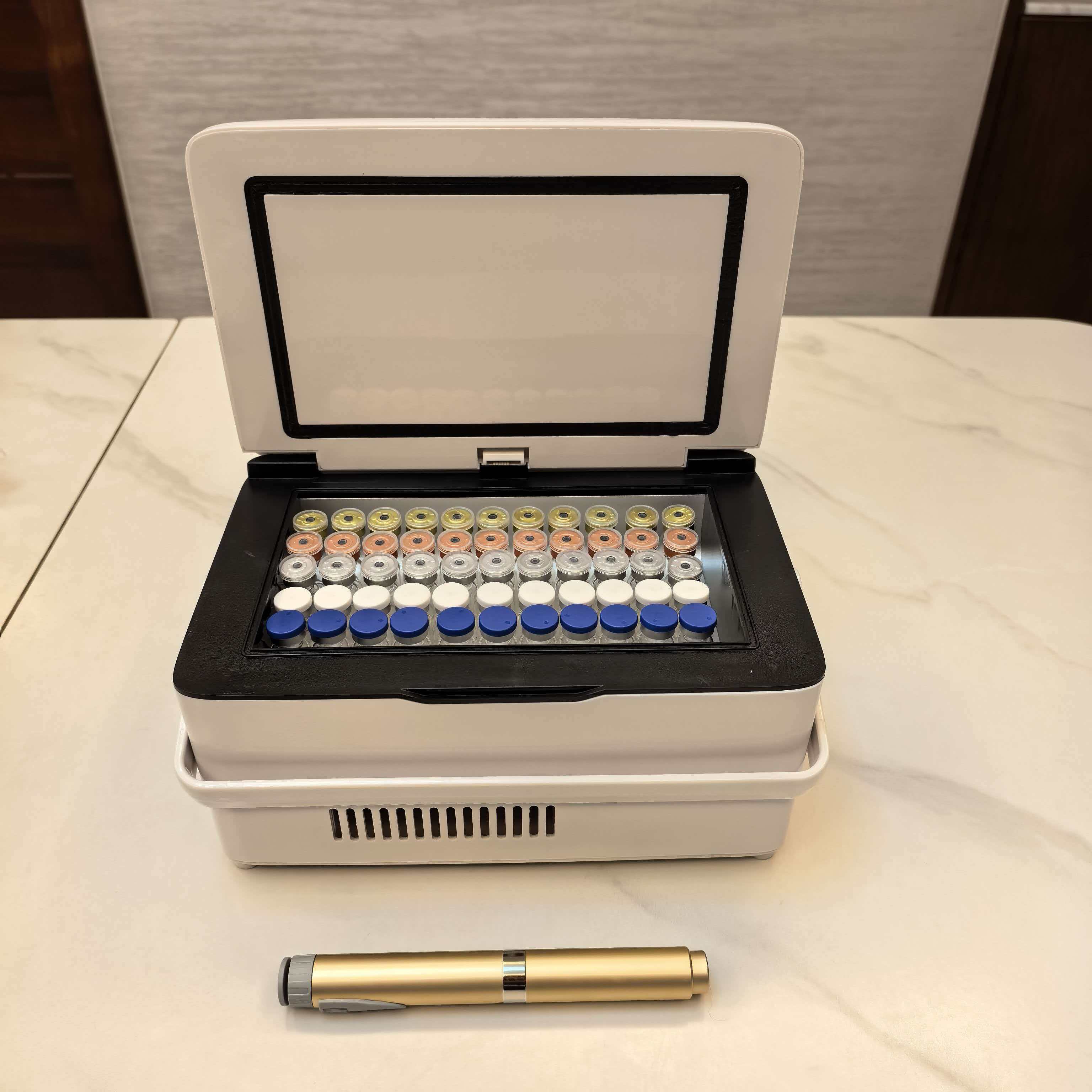 7800mAh 3 ミリリットル 55 バイアルトラベルクーラーペプチド冷蔵庫ミニ化粧品冷蔵庫 0-18 度医療冷凍庫スマートペプチド冷蔵庫