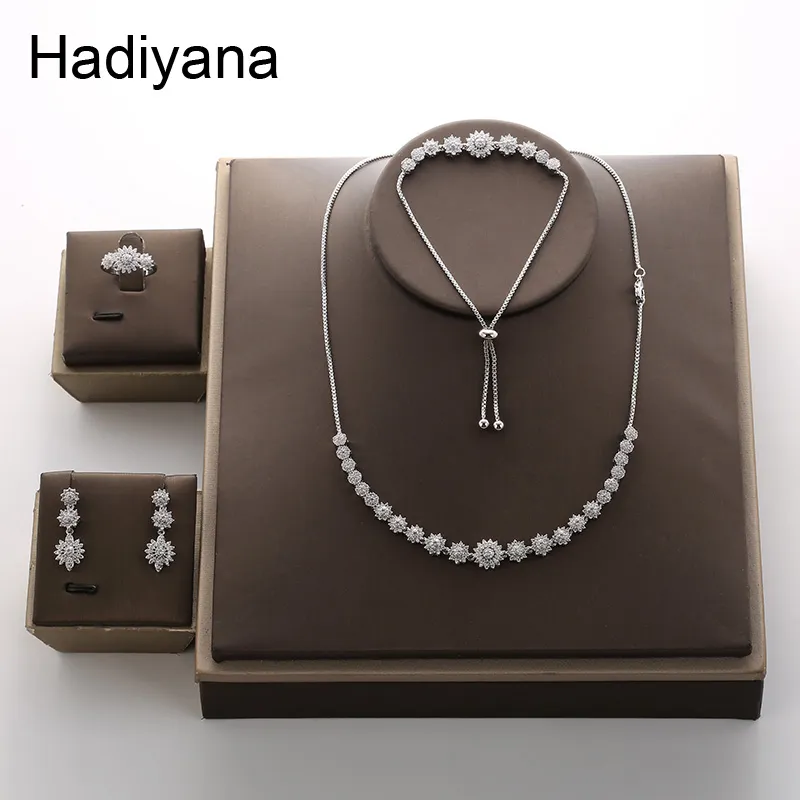 Hadiyana ファッションブライダルウェディングジュエリーセット 4 ネックレスイヤリングリングブレスレットセットマイクロ象嵌ジルコンジュエリーセット TZ8079
