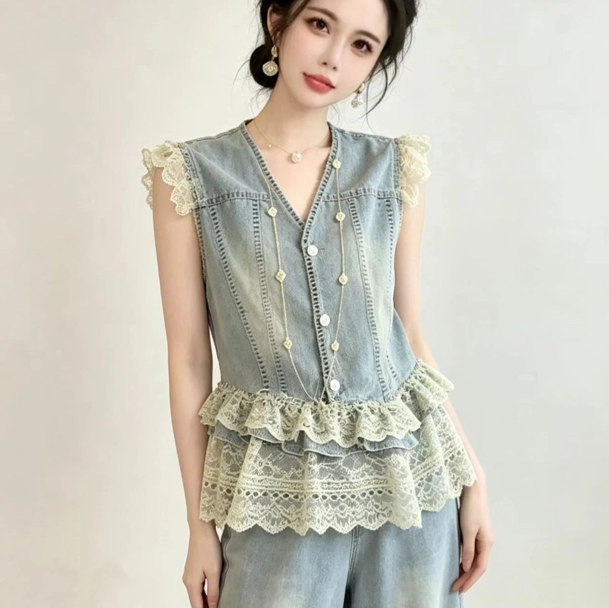 夏の新ファッションレーススプライシングデニムベスト女性らしさ多彩で薄いニッチノースリーブベストジャケット