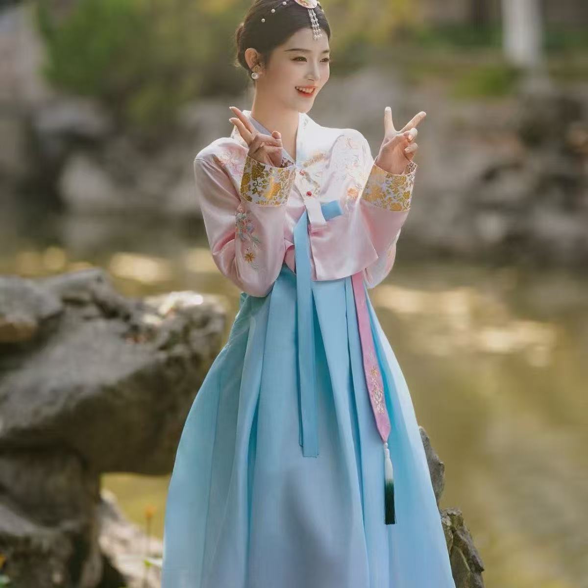 新しい韓服女性のための伝統的な韓国の衣装クラシックダンスステージパフォーマンススーツヴィンテージピンクトップスブルースカートセット