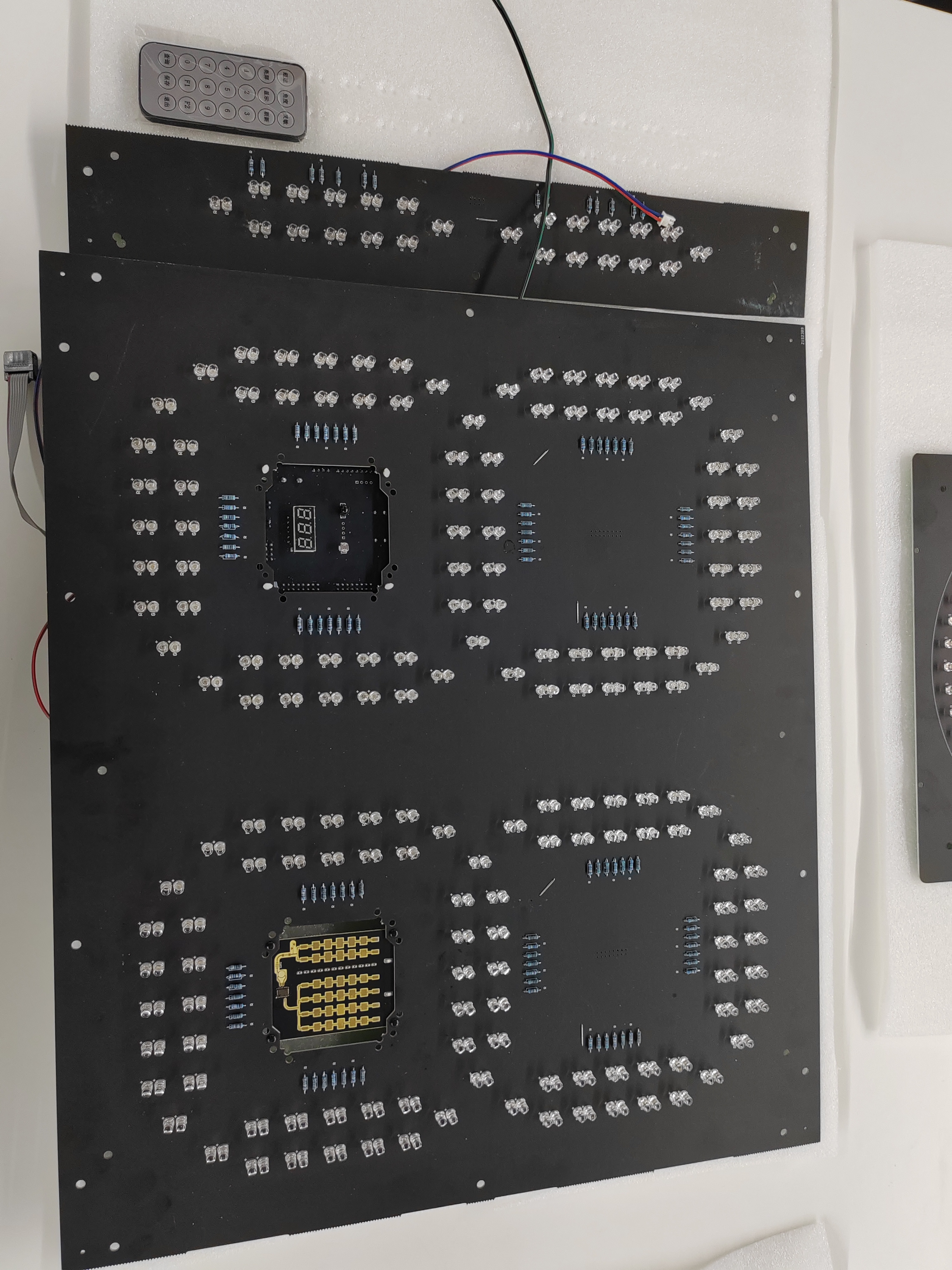 ソーラー/DC12V レーダー速度フィードバック標識 180 メートルの検出距離スクールゾーン交通安全交通制御システム