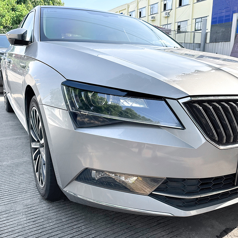 シュコダ Superb B8 車のフロントヘッドライト眉毛まぶたランプ光眉毛ステッカー光沢のある黒炭素繊維 ABS 自動 2016-2018