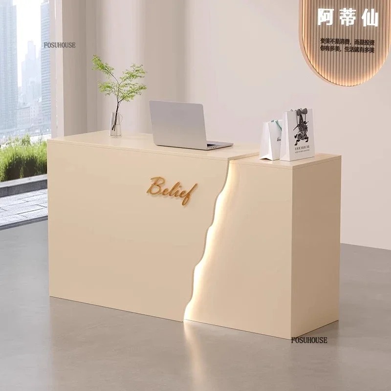 モダンなシンプルなオフィスの受付デスク小さなバーテーブル美容院の受付デスクカウンター衣料品店のフロントデスクレジ係