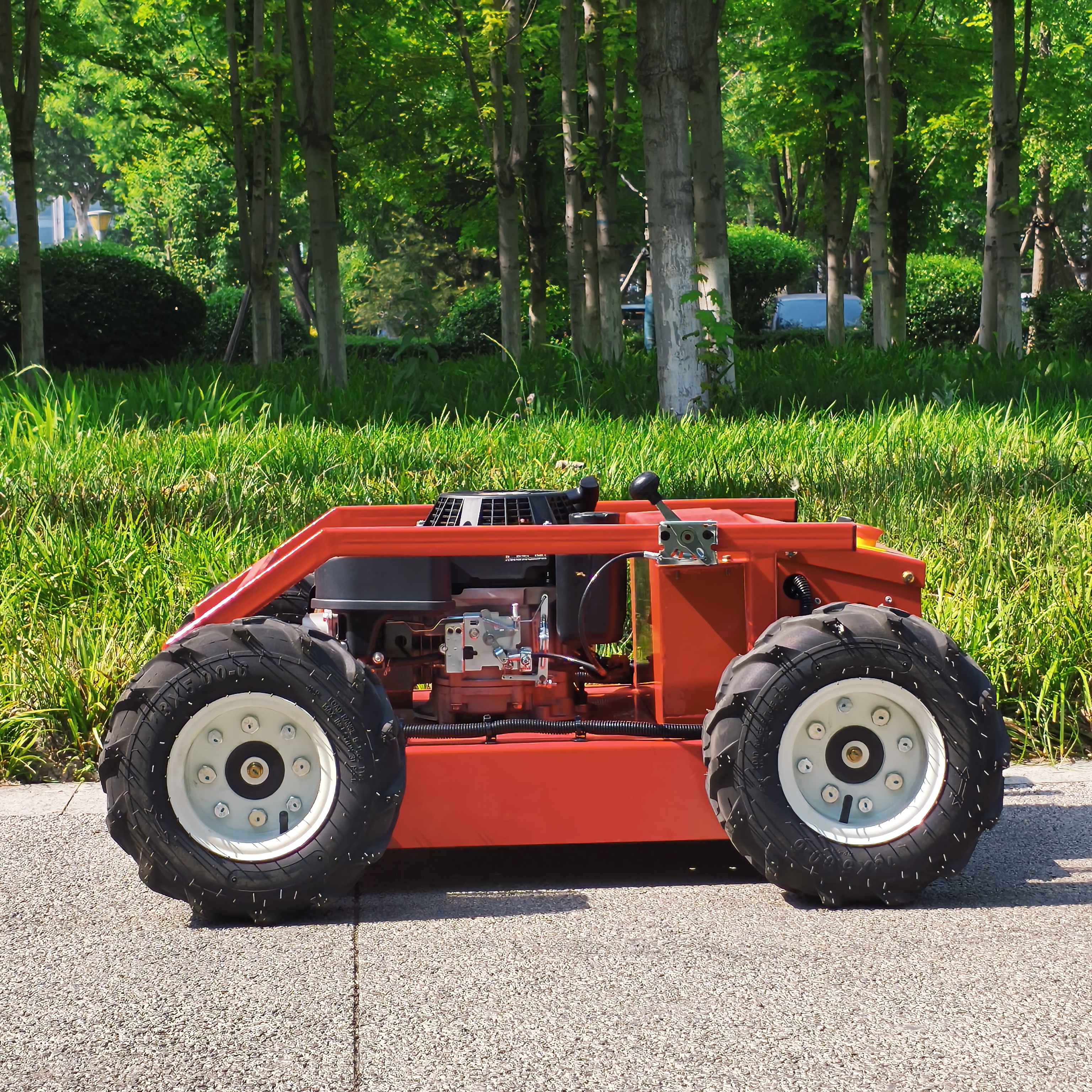 正確な RC 芝刈り機 EU アンチストール 1500 ㎡/h 5KM/H サポートカスタマイズ EPA、EUR 5 規格に準拠 ワンクリックスタートと STO