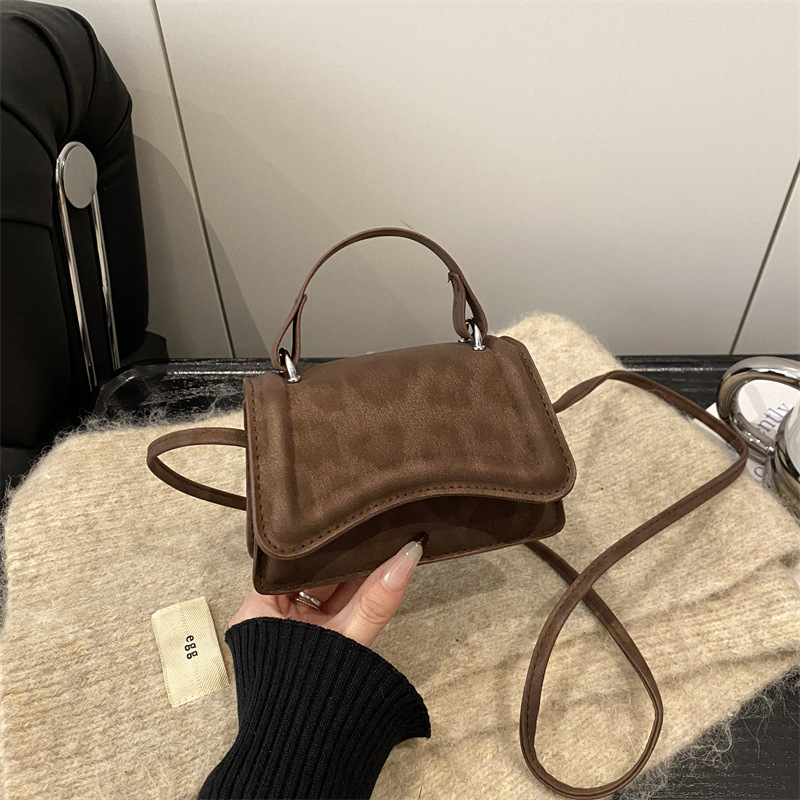 新しいファッションミニクロスボディバッグ女性のためのショルダーバッグヒョウ柄トレンディなクロスボディバッグシンプルなカジュアルハンドバッグ小さな正方形のバッグ
