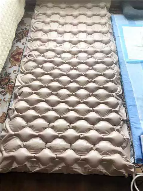 インフレータブルエアマットレス高齢者ケアパッド抗褥瘡クッションマッサージマットエアベッド抗褥瘡圧力軽減パッド