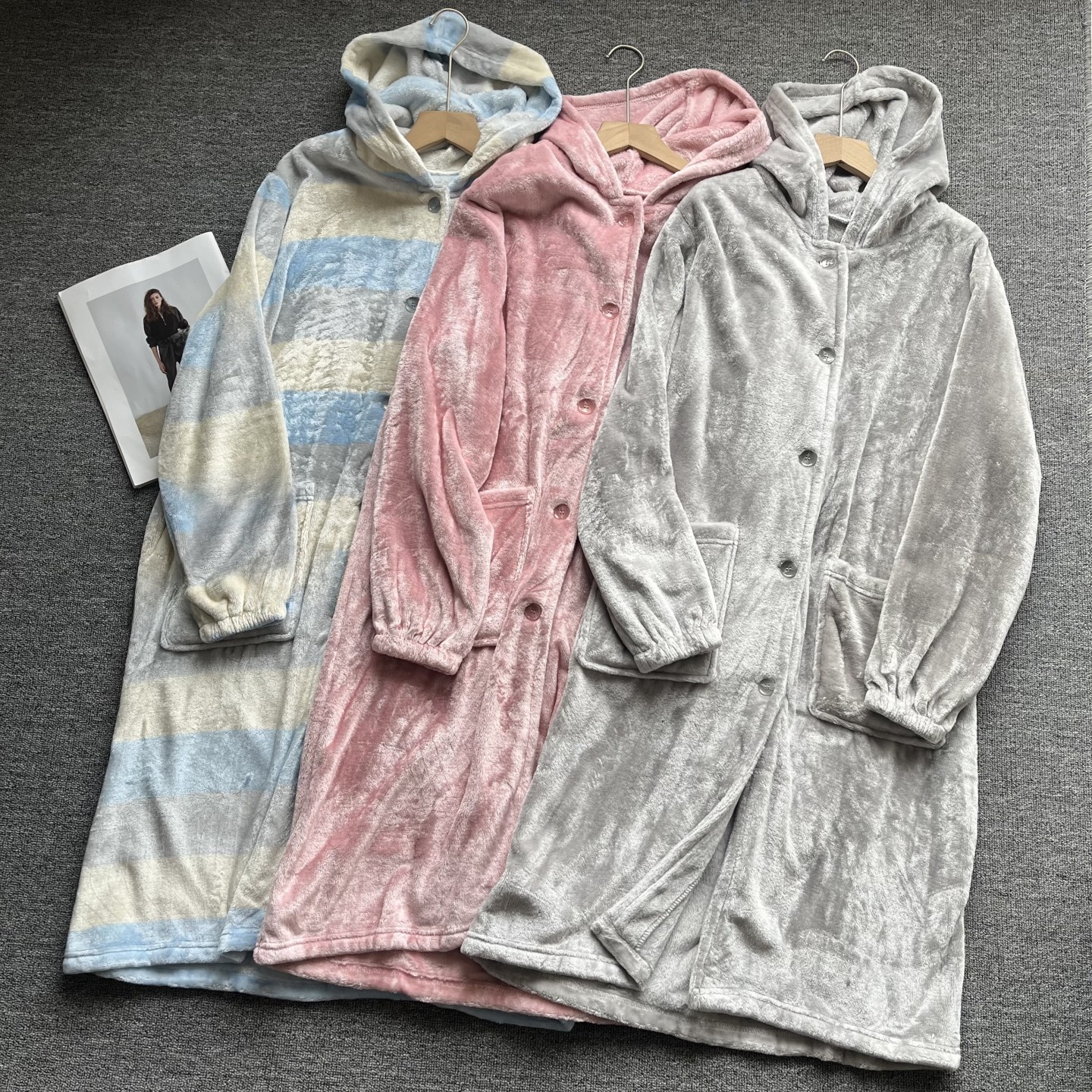 冬ロングフード付きパジャマサンゴフリース吸収性加熱フランネルカップルホーム服睡眠ドレス若者純粋な色