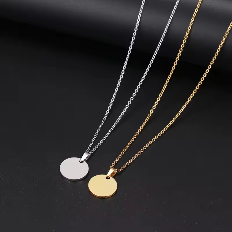 10個のラウンドペンダントネックレス ステンレススチール製 レーザー彫刻されたグラフィックとテキストのブランクネックレス、両親へのギフト